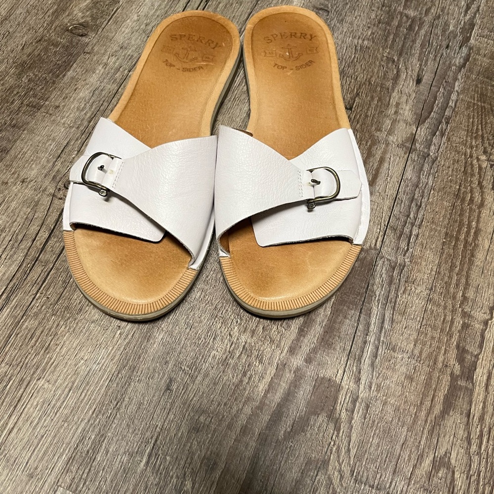 Beautiful Sperry sandals in leather